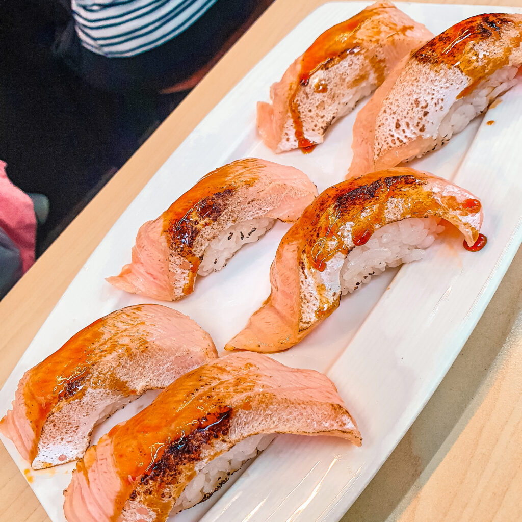 炙燒鮭魚握壽司